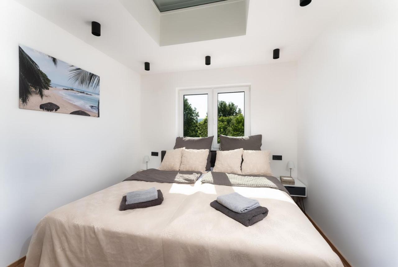 Gemuetliches Und Lichtdurchflutetes Penthouse Mit Sternenhimmelblick, Boxspringbett Und Terrasse - Gute Anbindung An Die Innenstadt 카셀 외부 사진